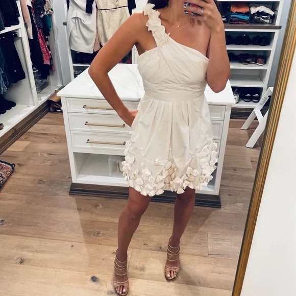BCBG Off-white Summer Cocktail Dress BCBG Off-white Summer Cocktail Dress